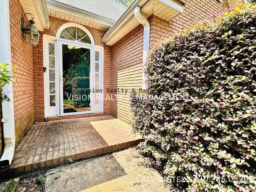 Beautiful Home! 3BD/2BA: Highly Desirable Community property image