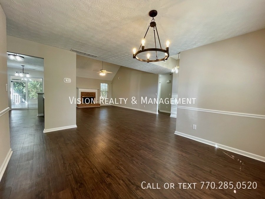 Beautiful Home! 3BD/2BA: Highly Desirable Community property image