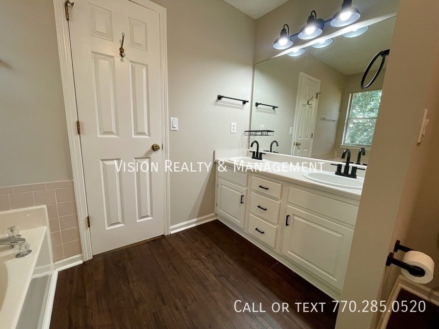 Beautiful Home! 3BD/2BA: Highly Desirable Community property image