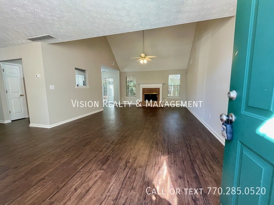 Beautiful Home! 3BD/2BA: Highly Desirable Community property image