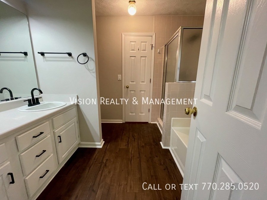 Beautiful Home! 3BD/2BA: Highly Desirable Community property image