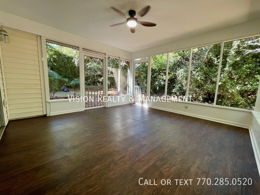 Beautiful Home! 3BD/2BA: Highly Desirable Community property image
