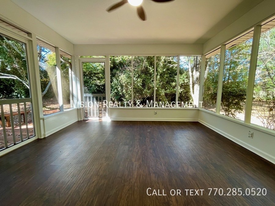 Beautiful Home! 3BD/2BA: Highly Desirable Community property image