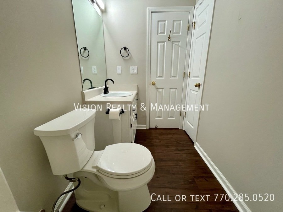 Beautiful Home! 3BD/2BA: Highly Desirable Community property image