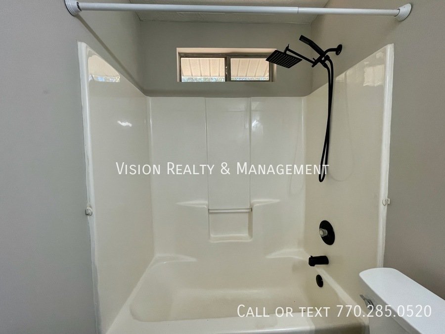 Beautiful Home! 3BD/2BA: Highly Desirable Community property image