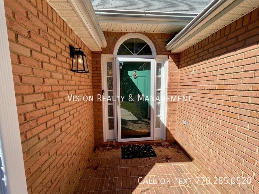 Beautiful Home! 3BD/2BA: Highly Desirable Community property image