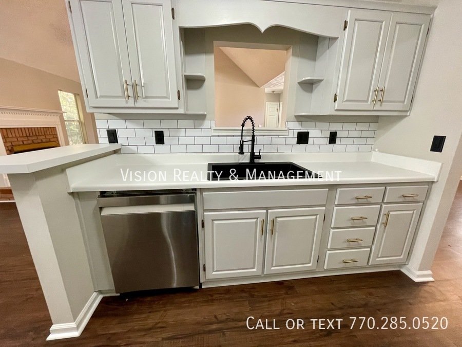 Beautiful Home! 3BD/2BA: Highly Desirable Community property image