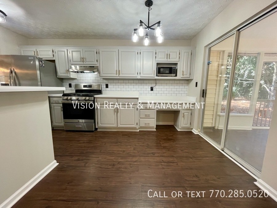 Beautiful Home! 3BD/2BA: Highly Desirable Community property image