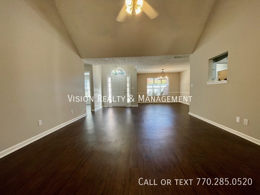 Beautiful Home! 3BD/2BA: Highly Desirable Community property image