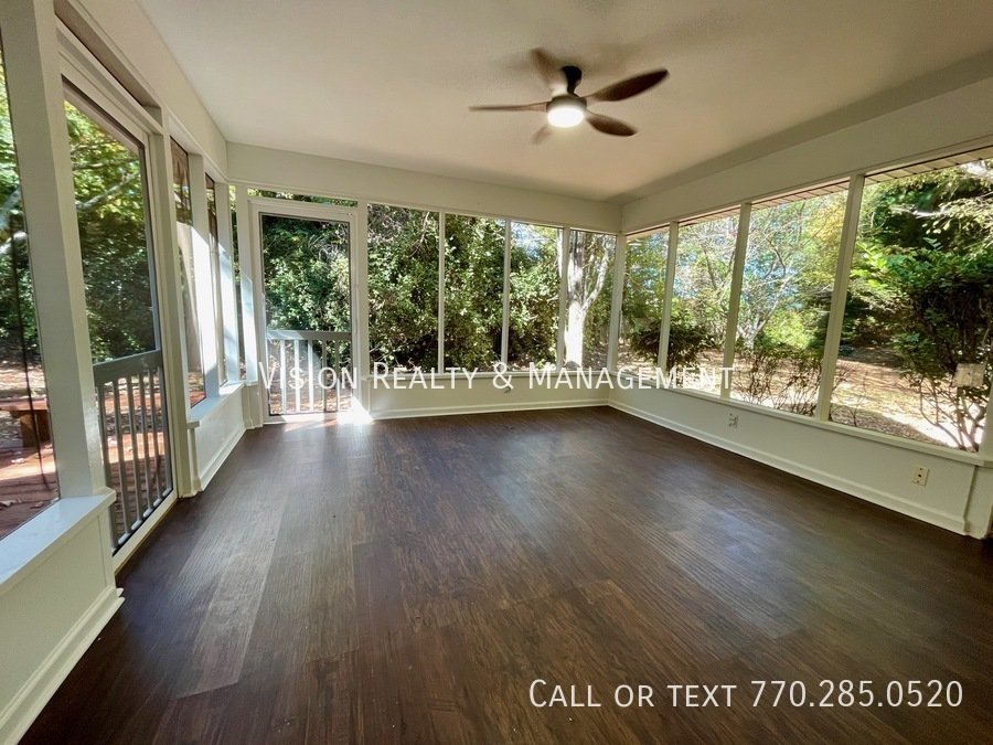 Beautiful Home! 3BD/2BA: Highly Desirable Community property image