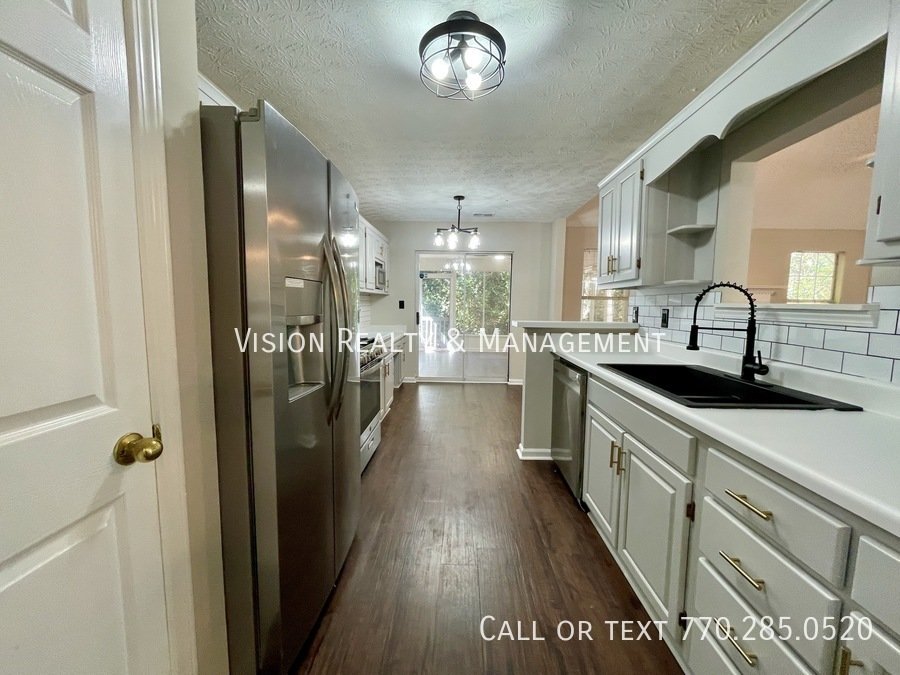 Beautiful Home! 3BD/2BA: Highly Desirable Community property image