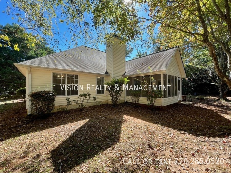 Beautiful Home! 3BD/2BA: Highly Desirable Community property image