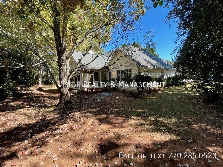 Beautiful Home! 3BD/2BA: Highly Desirable Community property image