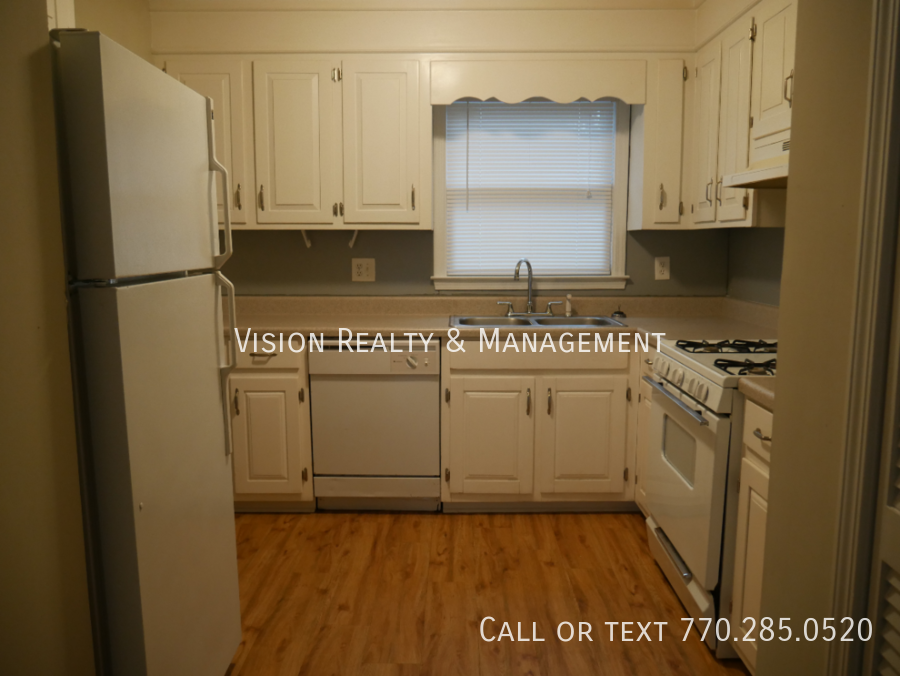 Spacious 2BD 1.5BA Townhome property image