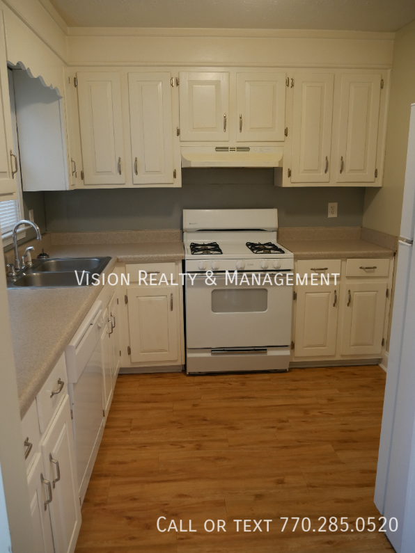 Spacious 2BD 1.5BA Townhome property image