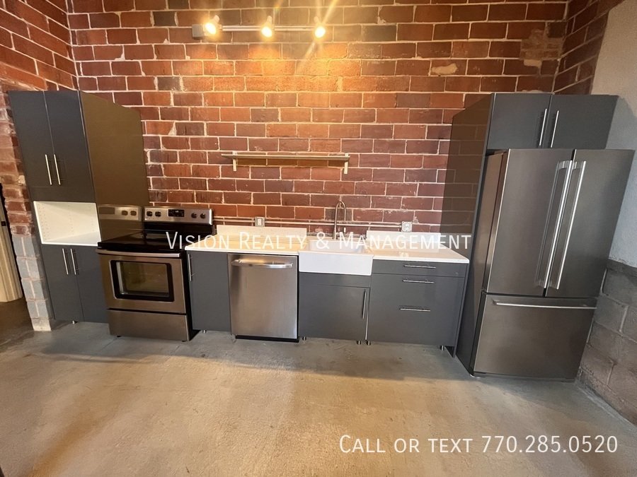 Beautiful 2BD/2BA Loft Available property image