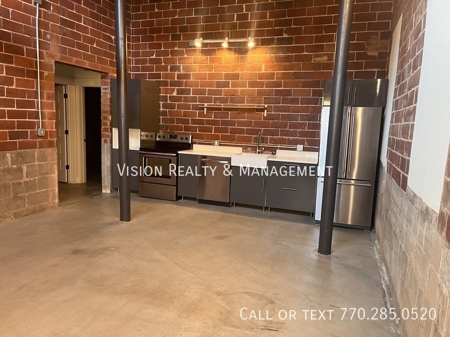 Beautiful 2BD/2BA Loft Available property image