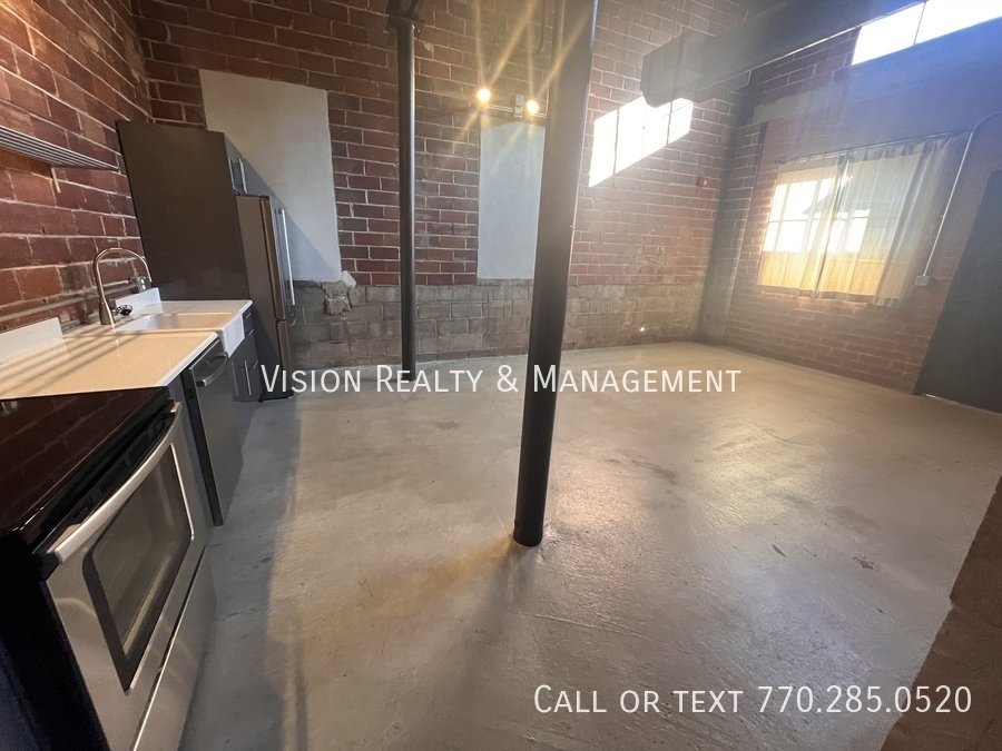 Beautiful 2BD/2BA Loft Available property image