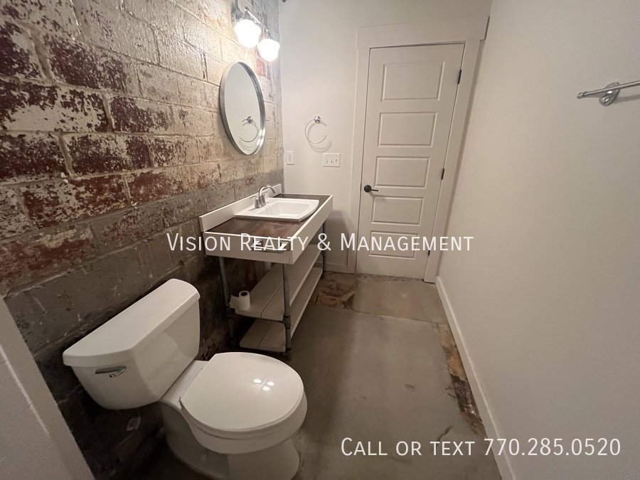Beautiful 2BD/2BA Loft Available property image