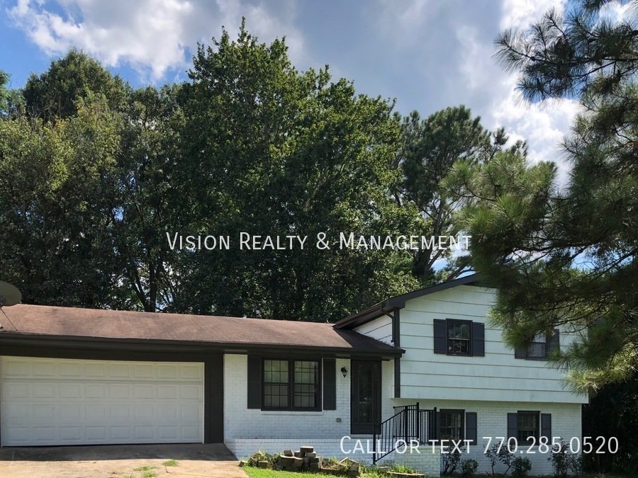 3Br/2Ba Carrollton Split-level property image