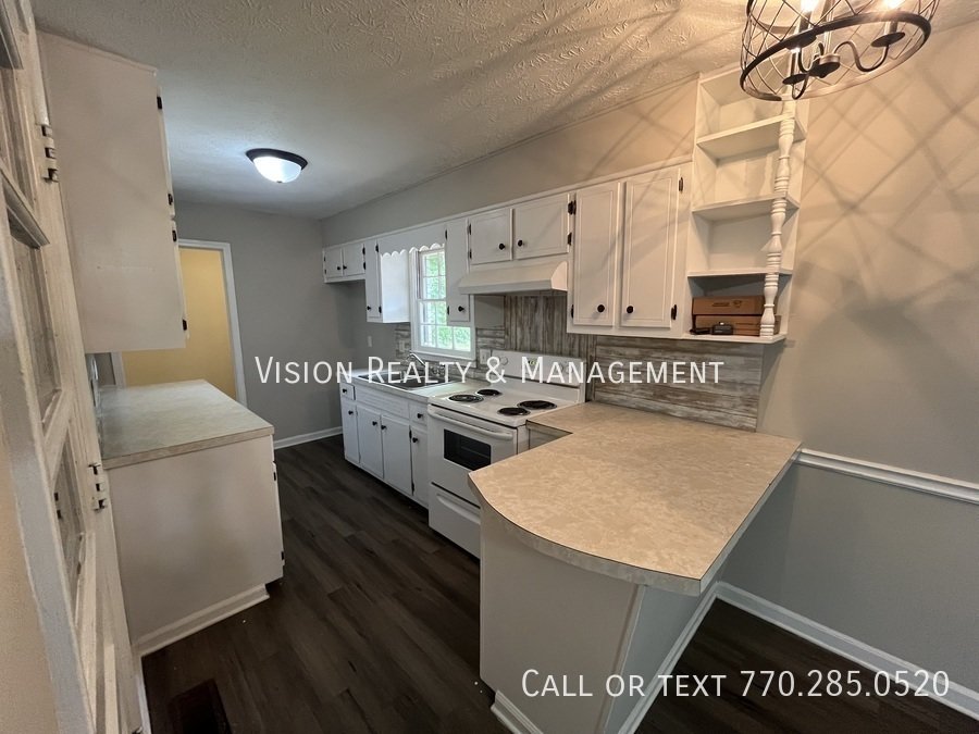 3Br/2Ba Carrollton Split-level property image
