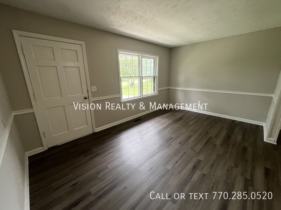 3Br/2Ba Carrollton Split-level property image