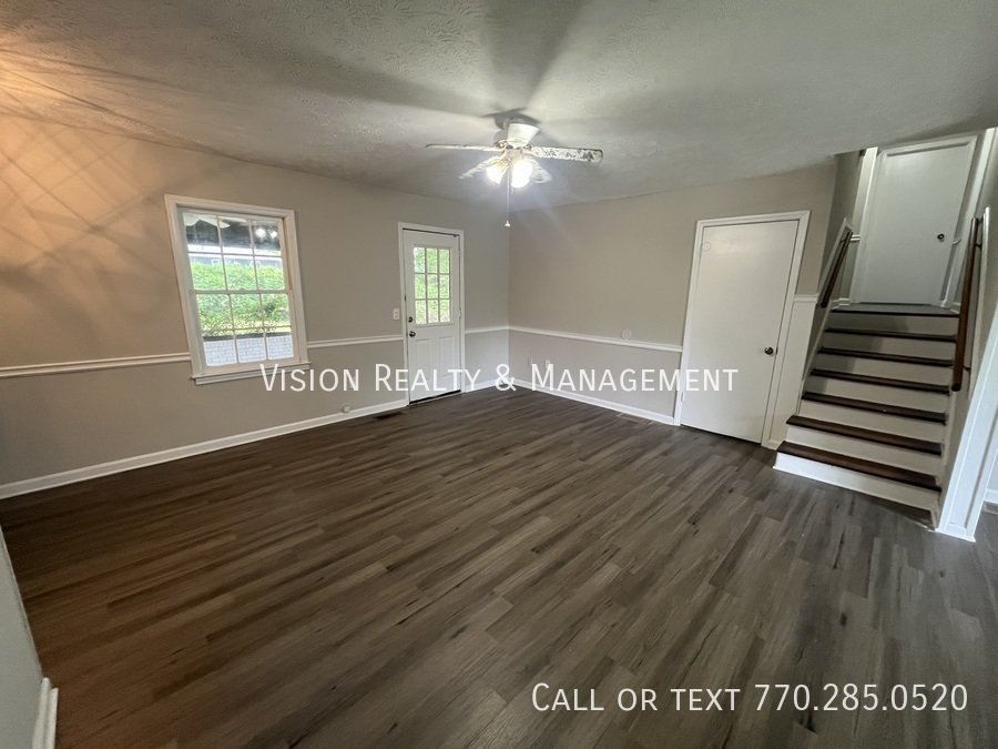 3Br/2Ba Carrollton Split-level property image