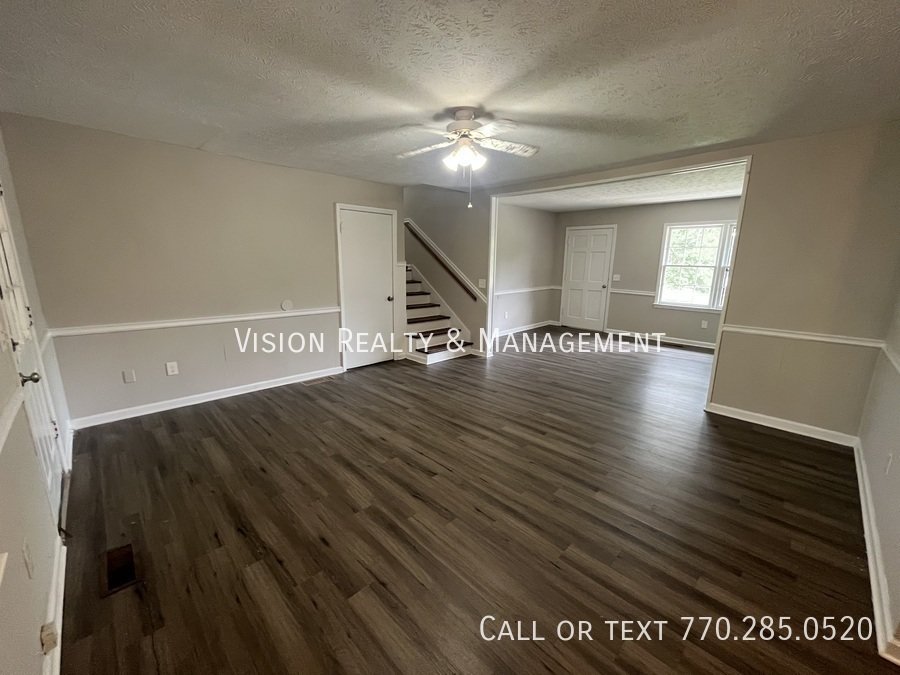3Br/2Ba Carrollton Split-level property image