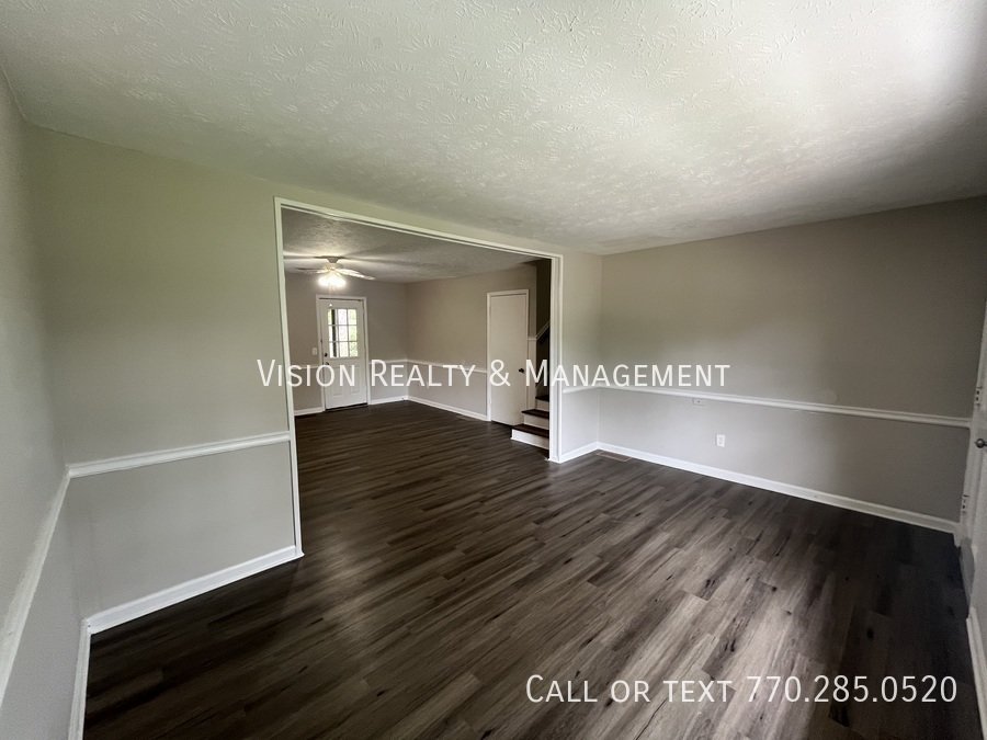 3Br/2Ba Carrollton Split-level property image