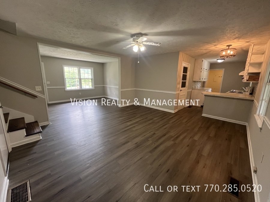 3Br/2Ba Carrollton Split-level property image