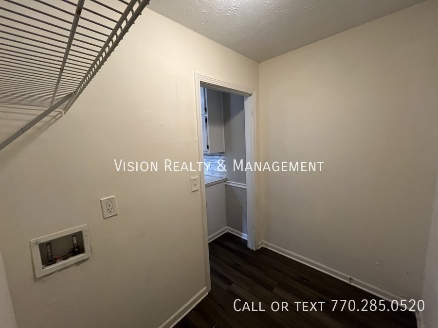 3Br/2Ba Carrollton Split-level property image