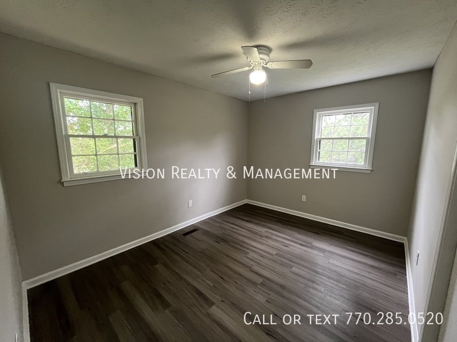 3Br/2Ba Carrollton Split-level property image