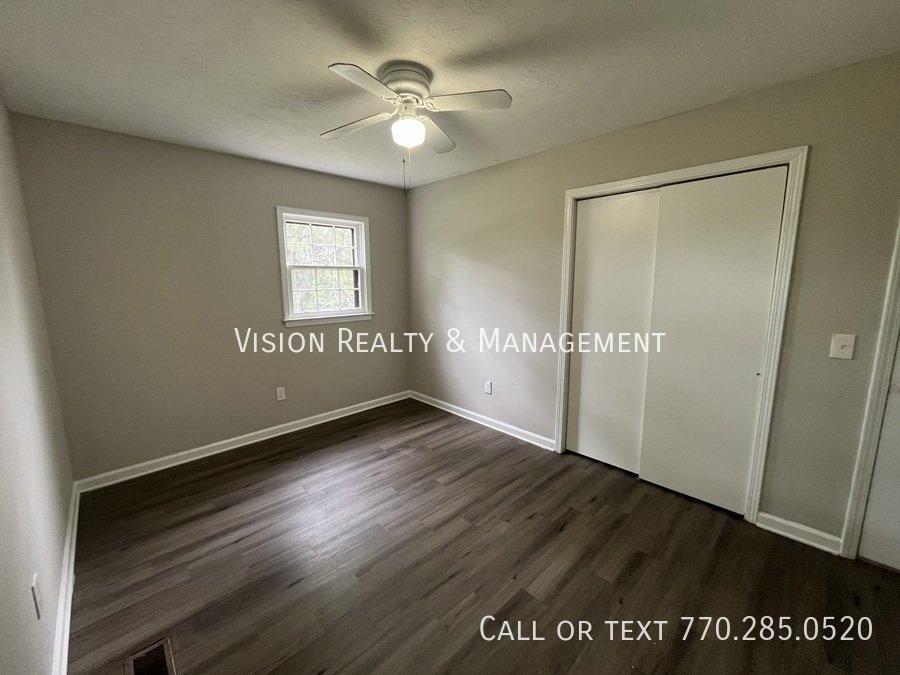 3Br/2Ba Carrollton Split-level property image
