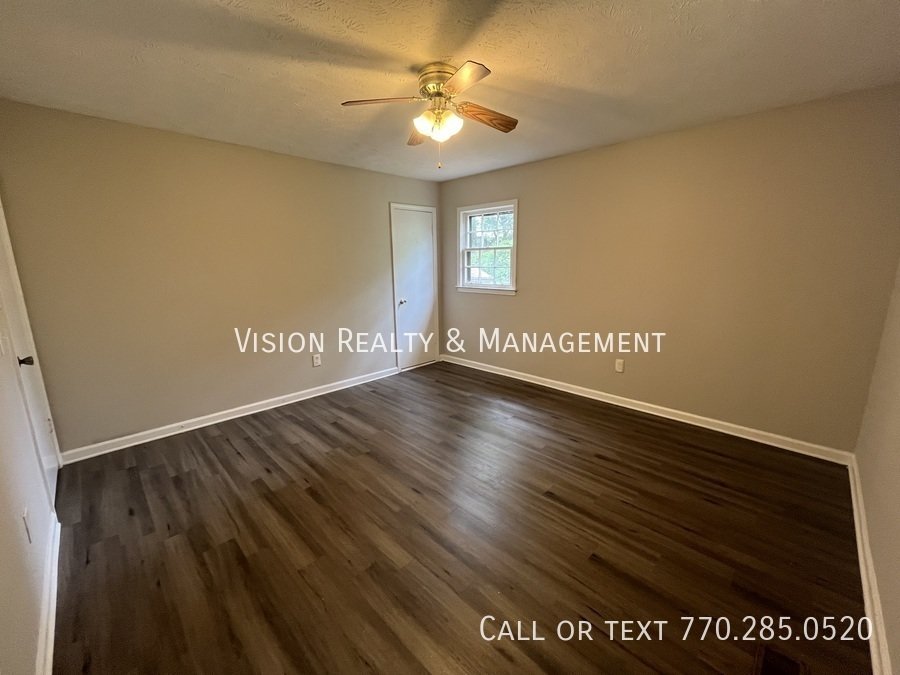 3Br/2Ba Carrollton Split-level property image