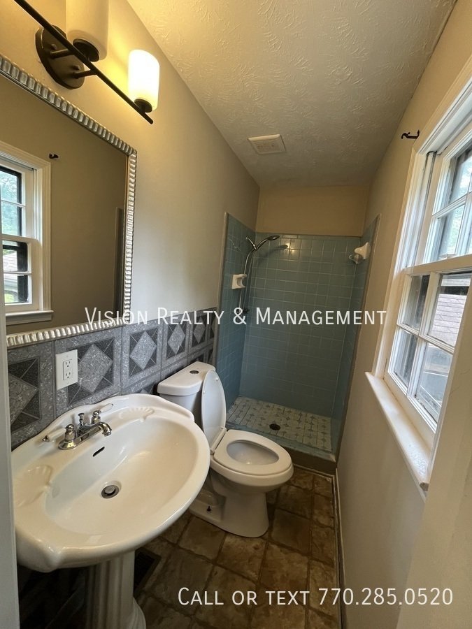 3Br/2Ba Carrollton Split-level property image