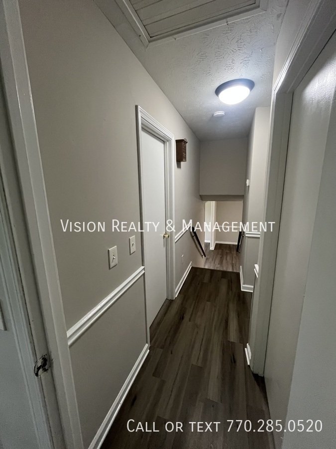 3Br/2Ba Carrollton Split-level property image