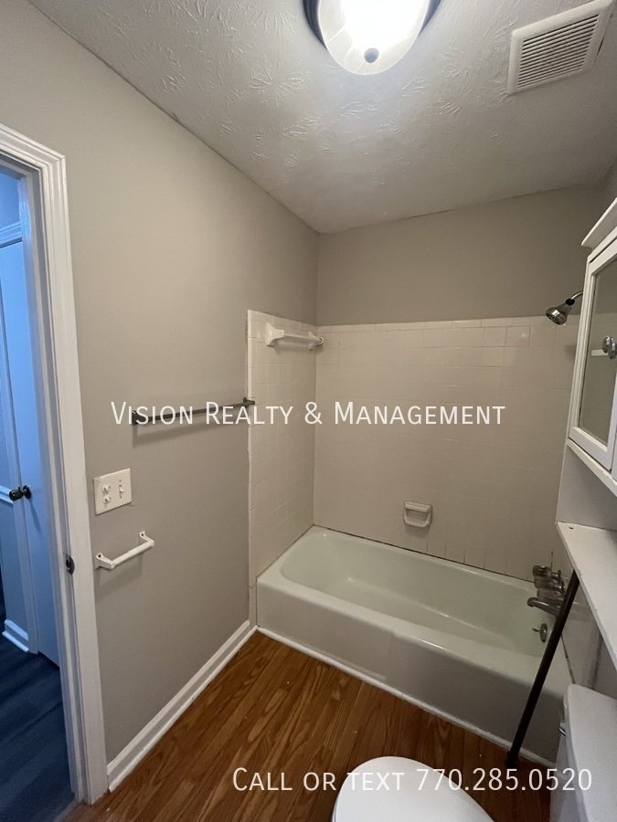 3Br/2Ba Carrollton Split-level property image