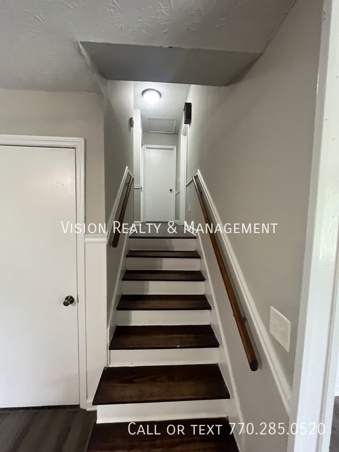 3Br/2Ba Carrollton Split-level property image