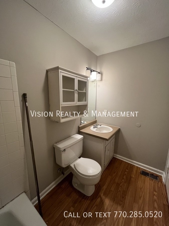 3Br/2Ba Carrollton Split-level property image