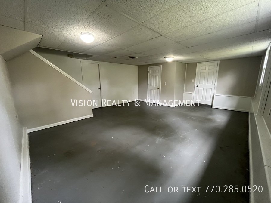 3Br/2Ba Carrollton Split-level property image