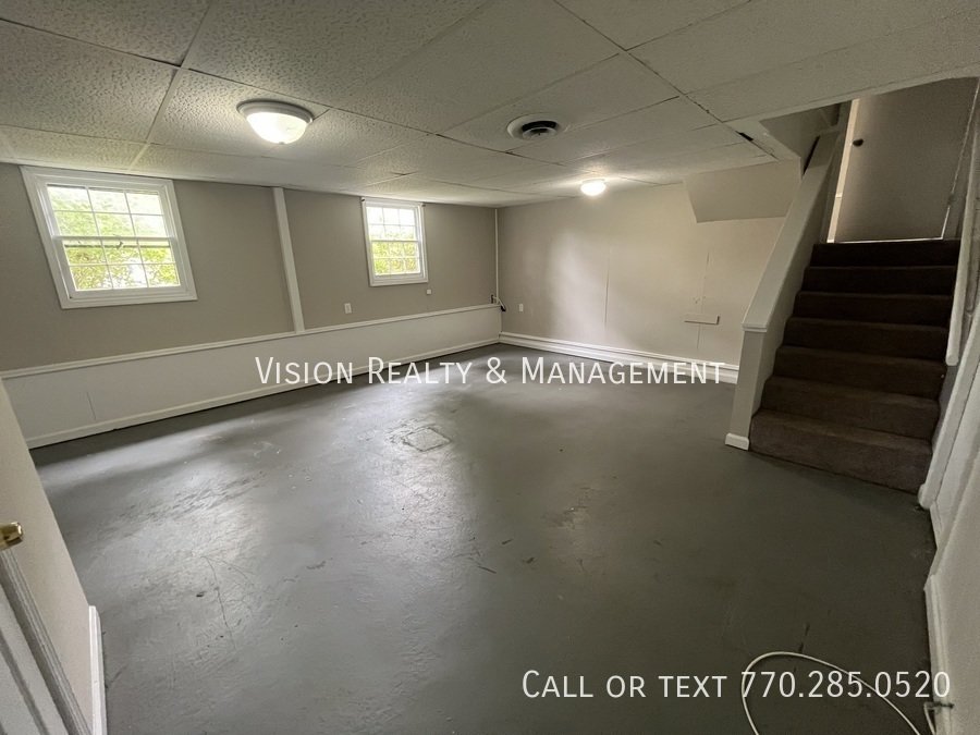 3Br/2Ba Carrollton Split-level property image