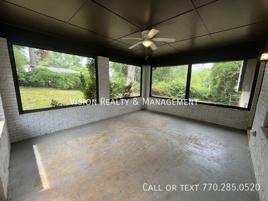 3Br/2Ba Carrollton Split-level property image