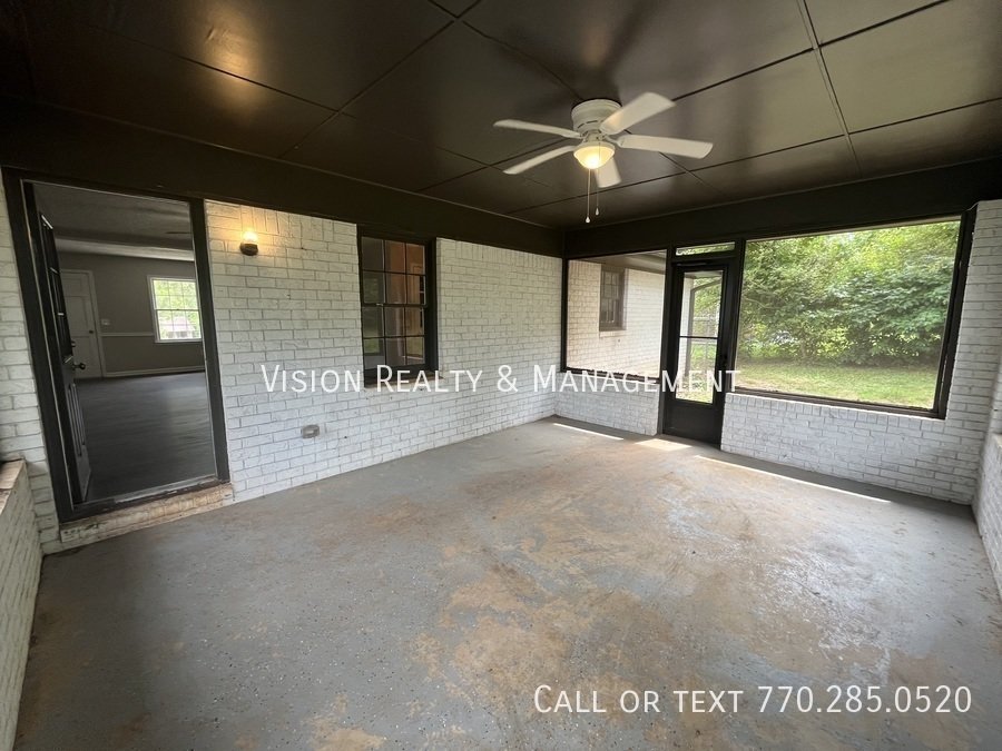 3Br/2Ba Carrollton Split-level property image