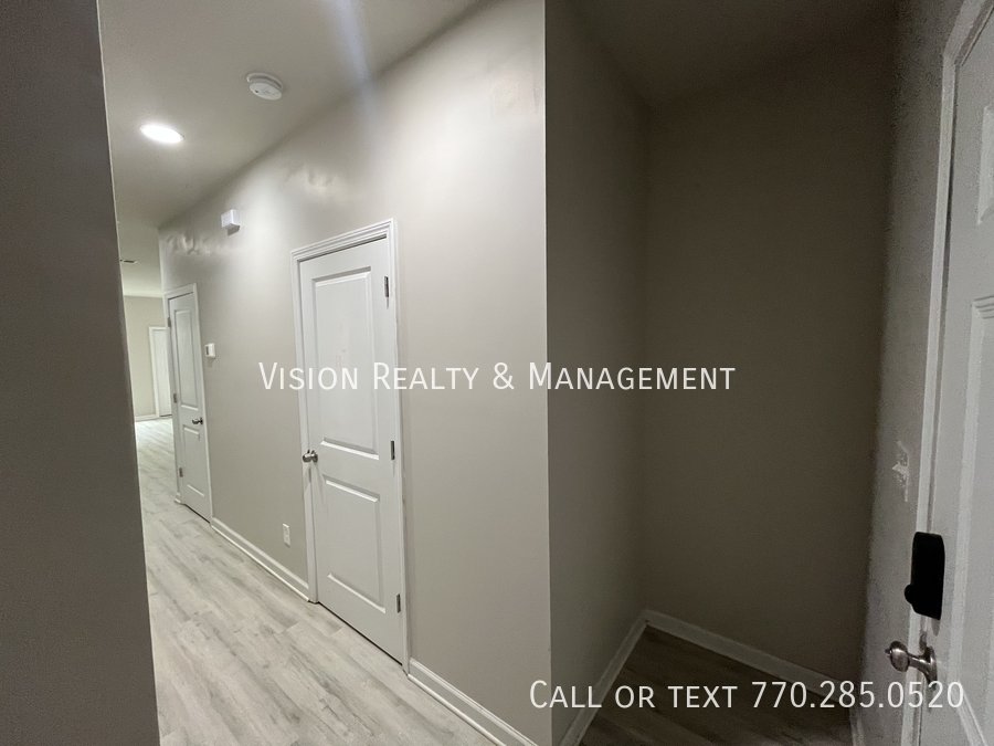 Beautiful 3 BD 2.5 BA Townhome MOVE in READY property image