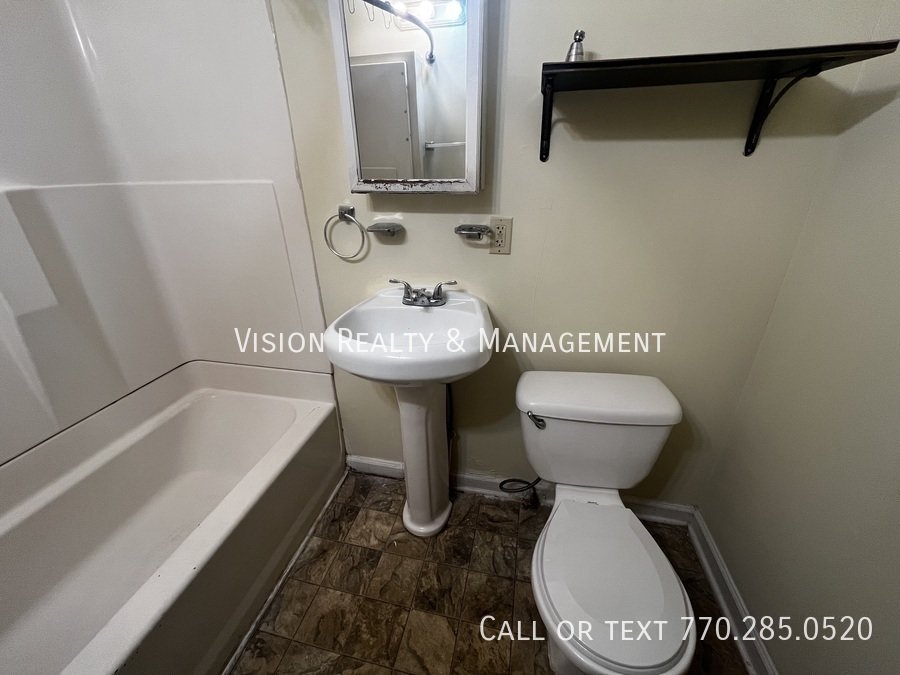 304 Broad St property image