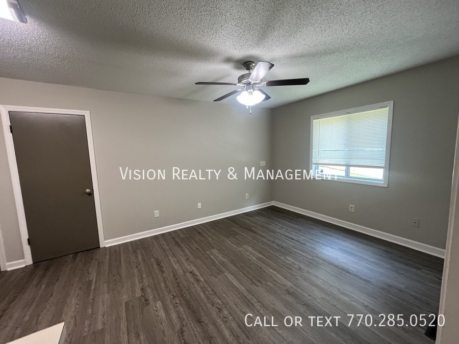 3BR/2BA Duplex Home property image