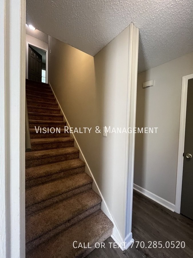 3BR/2BA Duplex Home property image