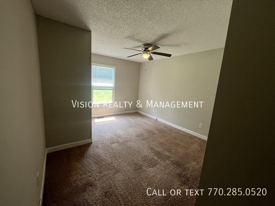 3BR/2BA Duplex Home property image