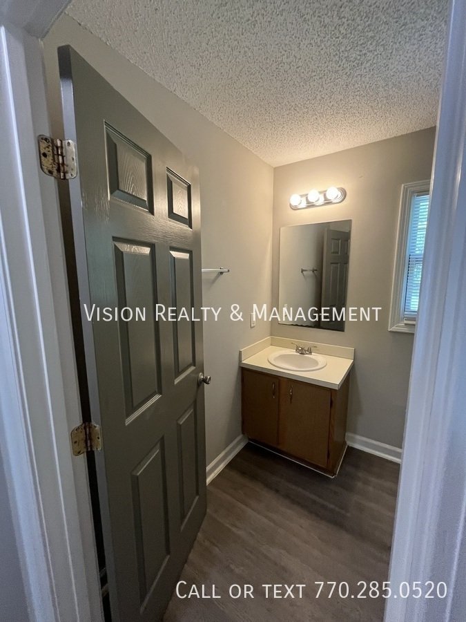 3BR/2BA Duplex Home property image