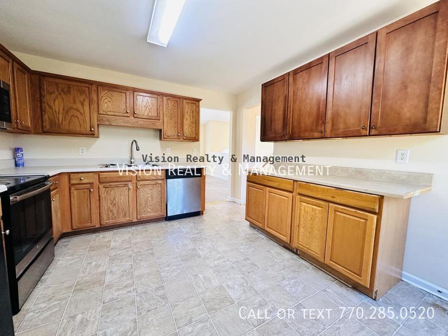 Ready now! 4 BR 3 BA Home in Douglasville property image